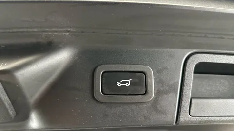 Thumbnail image for the Land Rover Range Rover Velar 2.0 D200 MHEV R-Dynamic S   4WD