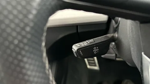 Thumbnail image for the Audi Q5 2.0 TDI 40 S line   S Tronic quattro