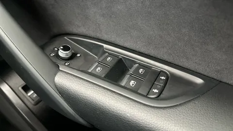 Thumbnail image for the Audi Q5 2.0 TFSI 45 S line   S Tronic quattro