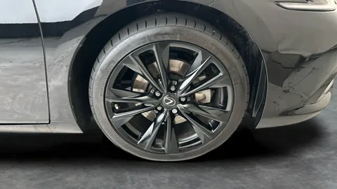 Thumbnail image for the Lexus Es 2.5 300h F Sport    E-CVT