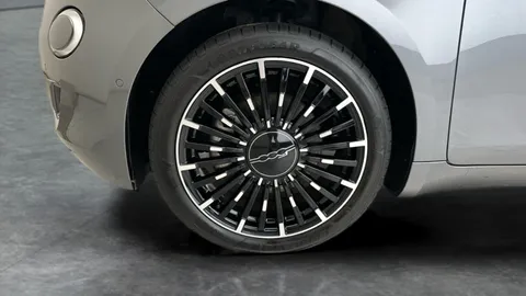 Thumbnail image for the Fiat 500E 42kWh La Prima