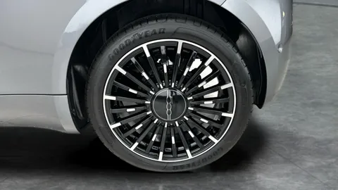 Thumbnail image for the Fiat 500E 42kWh La Prima