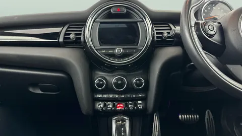 Thumbnail image for the Mini Hatch 1.5 Cooper Sport   Steptronic