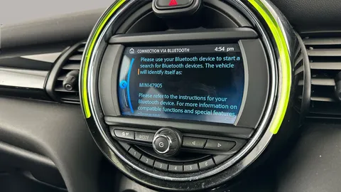 Thumbnail image for the Mini Hatch 1.5 Cooper Sport   Steptronic