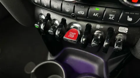 Thumbnail image for the Mini Hatch 1.5 Cooper Sport   Steptronic
