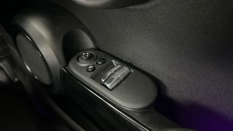 Thumbnail image for the Mini Hatch 1.5 Cooper Sport   Steptronic