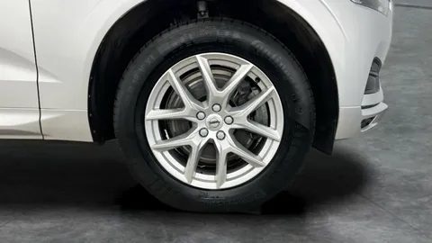Thumbnail image for the Volvo XC60 2.0 B4 MHEV Momentum    AWD