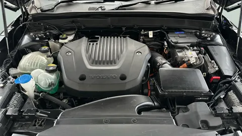 Thumbnail image for the Volvo XC40 1.5h T5 Twin Engine Recharge 10.7kWh R-Design   Plug-in