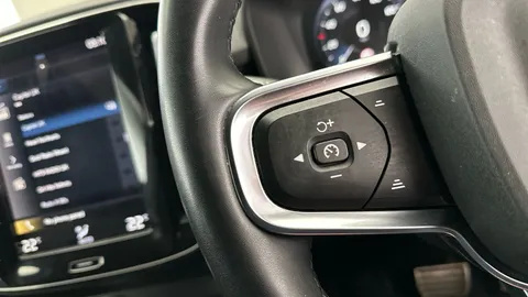 Thumbnail image for the Volvo XC40 1.5h T5 Twin Engine Recharge 10.7kWh R-Design   Plug-in
