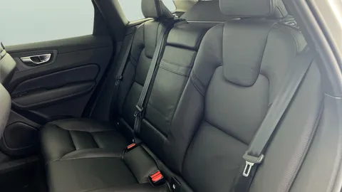Thumbnail image for the Volvo XC60 2.0 B4 MHEV Momentum    AWD