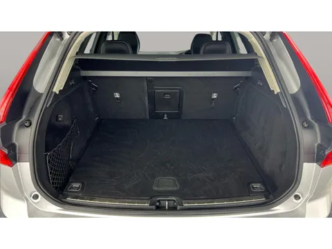 Thumbnail image for the Volvo XC60 2.0 B4 MHEV Momentum    AWD