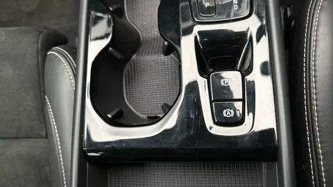 Thumbnail image for the Volvo XC40 1.5h T5 Twin Engine Recharge 10.7kWh R-Design   Plug-in