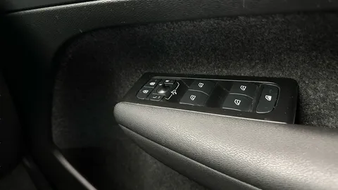 Thumbnail image for the Volvo XC40 1.5h T5 Twin Engine Recharge 10.7kWh R-Design   Plug-in