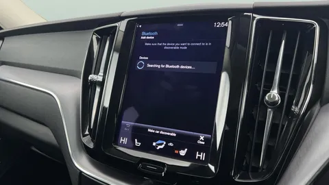 Thumbnail image for the Volvo XC60 2.0 B4 MHEV Momentum    AWD