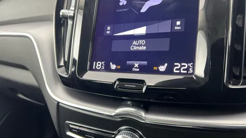 Thumbnail image for the Volvo XC60 2.0 B4 MHEV Momentum    AWD