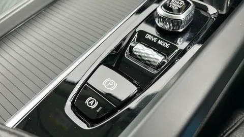 Thumbnail image for the Volvo XC60 2.0 B4 MHEV Momentum    AWD