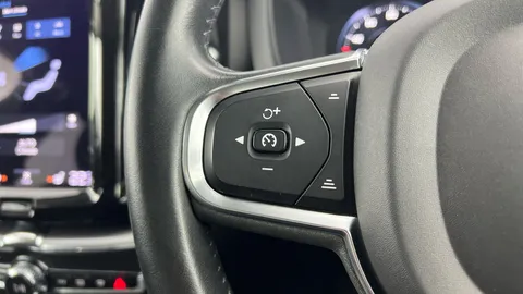 Thumbnail image for the Volvo XC60 2.0 B4 MHEV Momentum    AWD