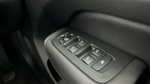 Thumbnail image for the Volvo XC60 2.0 B4 MHEV Momentum    AWD