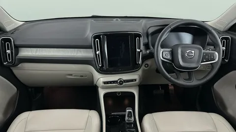 Thumbnail image for the Volvo XC40 1.5h T5 Twin Engine Recharge 10.7kWh Inscription   Plug-in