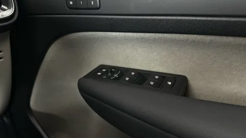 Thumbnail image for the Volvo XC40 1.5h T5 Twin Engine Recharge 10.7kWh Inscription   Plug-in