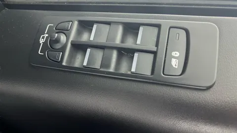Thumbnail image for the Land Rover Discovery Sport 2.0 P250 MHEV R-Dynamic HSE   4WD