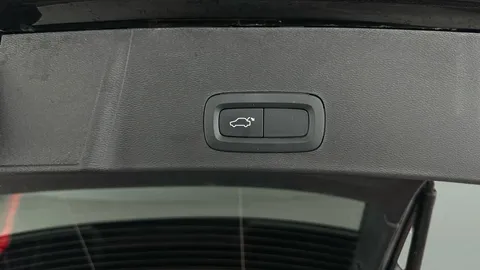 Thumbnail image for the Volvo XC40 1.5h T4 Recharge 10.7kWh R-Design   Plug-in