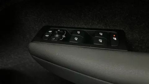 Thumbnail image for the Volvo XC40 1.5h T4 Recharge 10.7kWh R-Design   Plug-in