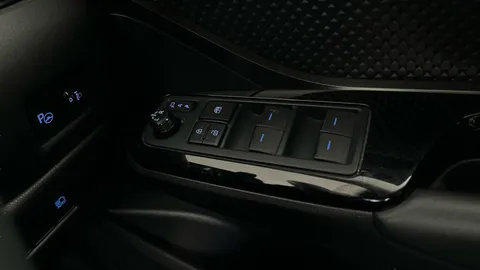 Thumbnail image for the Toyota C-HR 1.8 VVT-h GPF Design    CVT