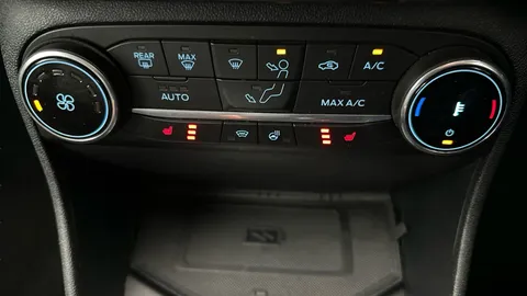 Thumbnail image for the Ford Fiesta 1.0T EcoBoost MHEV Vignale Edition