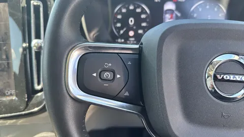 Thumbnail image for the Volvo XC40 2.0 B4 MHEV Inscription Pro