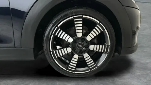 Thumbnail image for the Mini Hatch 1.5 Cooper Exclusive   Steptronic