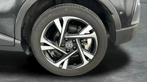 Thumbnail image for the Toyota C-HR 1.8 VVT-h GPF Design    CVT
