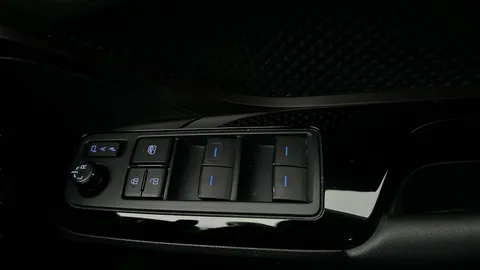 Thumbnail image for the Toyota C-HR 1.8 VVT-h GPF Design    CVT