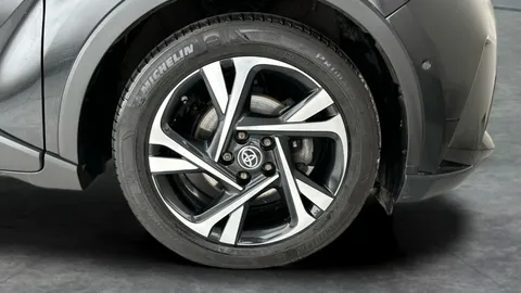 Thumbnail image for the Toyota C-HR 1.8 VVT-h GPF Design    CVT
