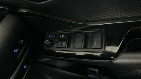 Thumbnail image for the Toyota C-HR 1.8 VVT-h GPF Design    CVT