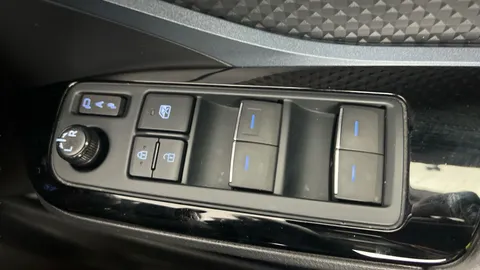 Thumbnail image for the Toyota C-HR 1.8 VVT-h Design    CVT