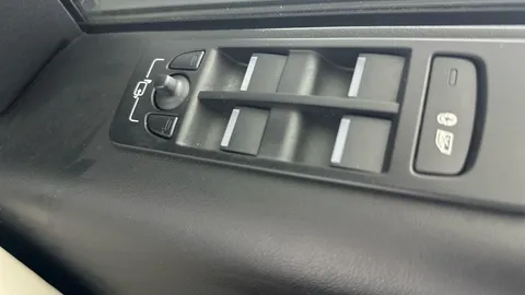 Thumbnail image for the Land Rover Discovery Sport 2.0 P250 MHEV R-Dynamic HSE   4WD