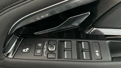 Thumbnail image for the Land Rover Range Rover Evoque 1.5 P300e 12.2kWh SE   Plug-in  4WD