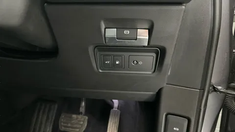 Thumbnail image for the Land Rover Range Rover Evoque 1.5 P300e 12.2kWh SE   Plug-in  4WD