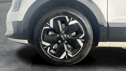 Thumbnail image for the Kia Niro 64.8kWh 4