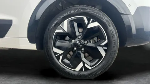 Thumbnail image for the Kia Niro 64.8kWh 4