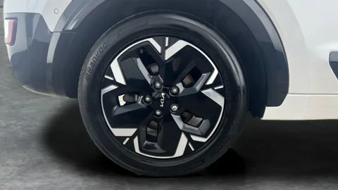Thumbnail image for the Kia Niro 64.8kWh 4