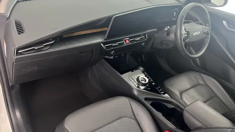 Thumbnail image for the Kia Niro 64.8kWh 4