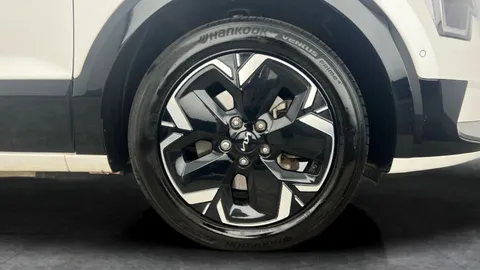 Thumbnail image for the Kia Niro 64.8kWh 4