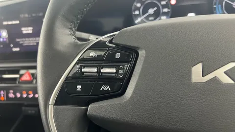 Thumbnail image for the Kia Niro 64.8kWh 4