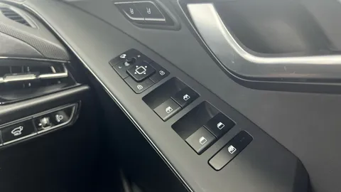 Thumbnail image for the Kia Niro 64.8kWh 4