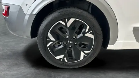 Thumbnail image for the Kia Niro 64.8kWh 4