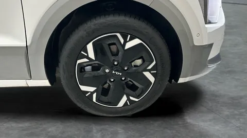 Thumbnail image for the Kia Niro 64.8kWh 4