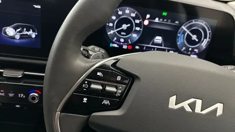 Thumbnail image for the Kia Niro 64.8kWh 4