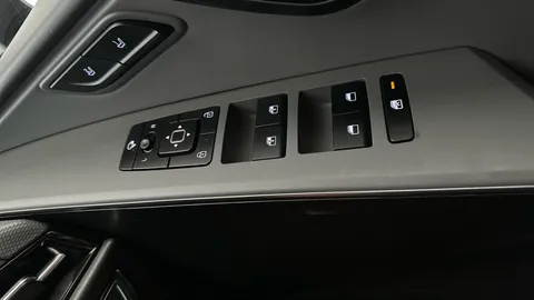Thumbnail image for the Kia Niro 64.8kWh 4
